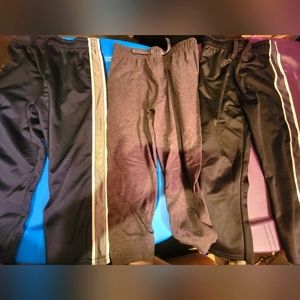 3 pairs boys 4t garanimal joggers, like new.